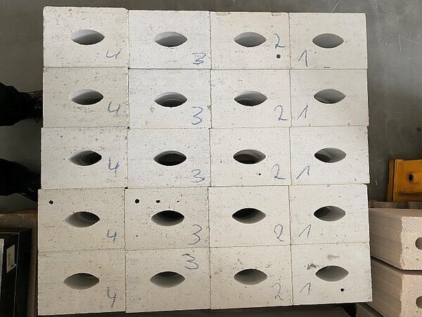 Kalksandsteinmuster mit Sägeschlamm aus den Werksversuchen